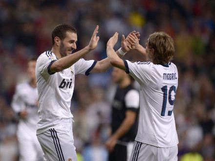 Real Madrid thắng đậm Malaga tại Bernabeu.